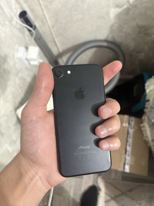 Продам два айфон 7 по цене одной