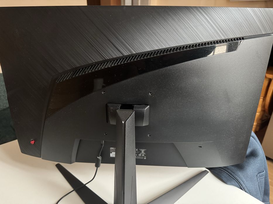 Геймърски монитор MSI Optix G27C5