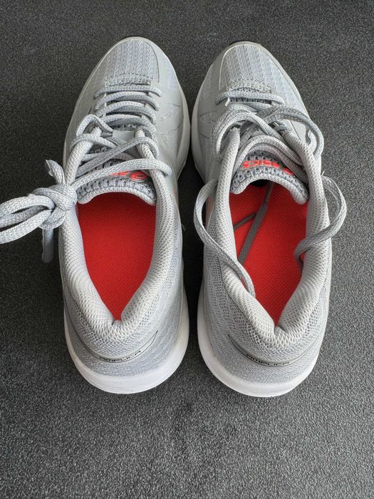 Pantofi sport ASICS masura 36 ca noi