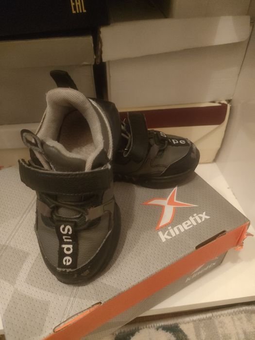 Продам детскую обувь