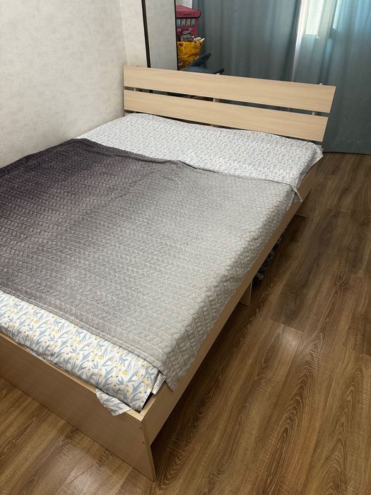 Продам двуспальную кровать