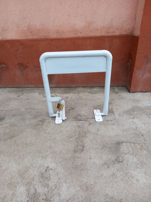 Vand opritor parcare nou