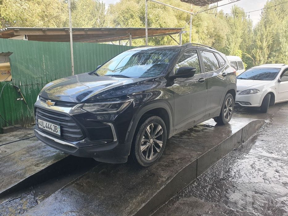 Tracker 2 premier sotiladi