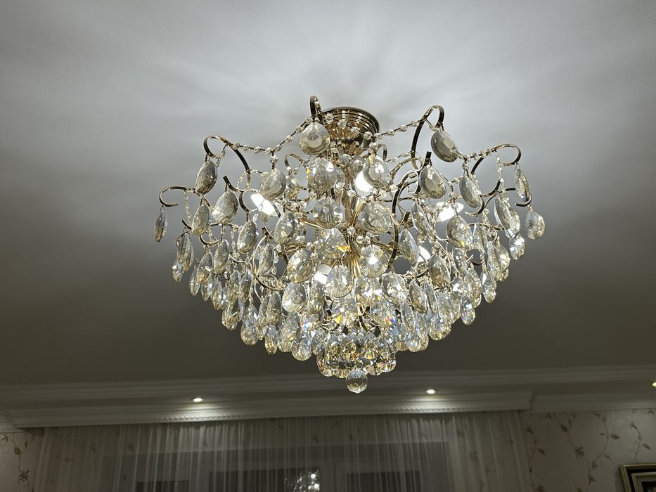 Продам люстры 3шт