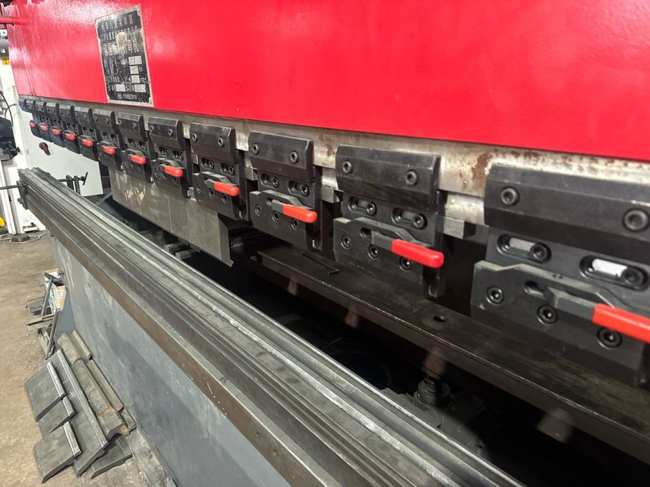 Листогиб станок сотилади