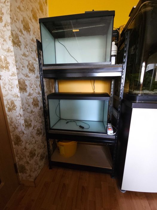 2 acvarii din sticla cu capacitate 50 L fiecare,iluminare LED,suport