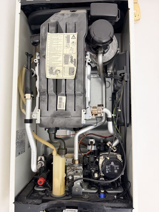 Vand centrala Ariston CARES PREMIUM 24 EU2