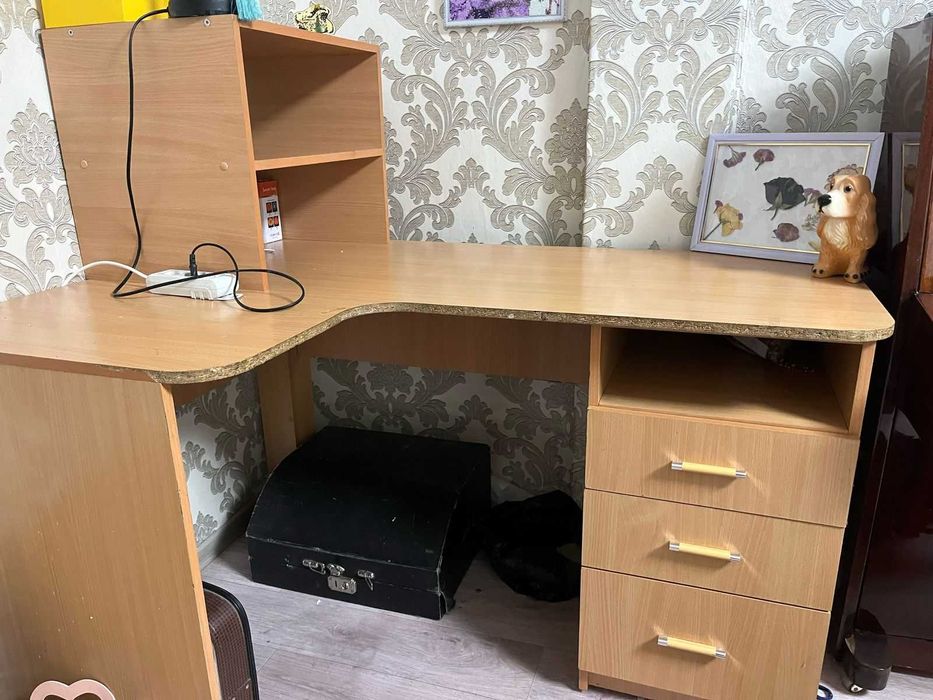 угловой компьютерный стол