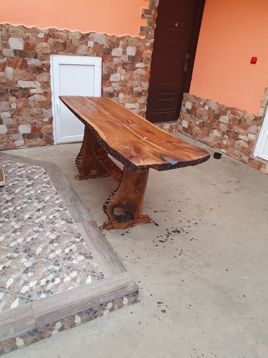 Masă din lemn masiv de nuc lucrată manual!