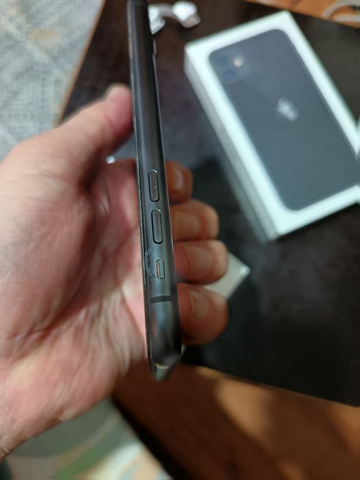 Продам Apple 11 64 gb