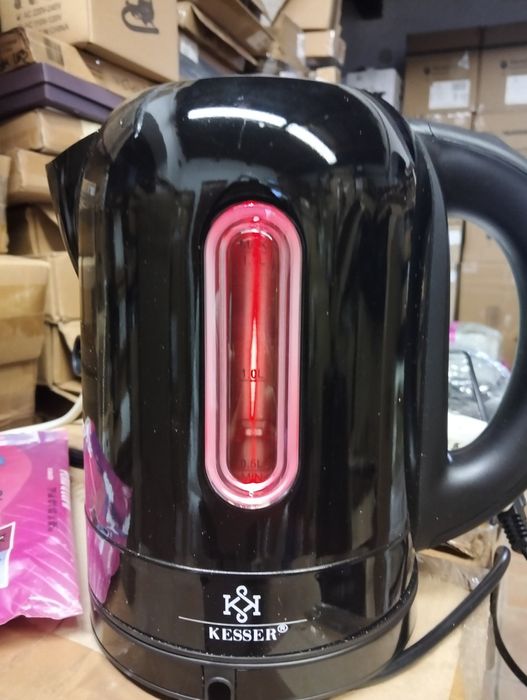 Ceainice/fierbatoare cu indicator luminos