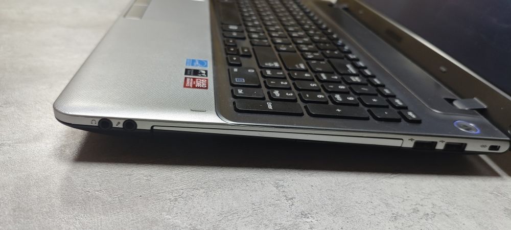 Ноутбук Samsung .