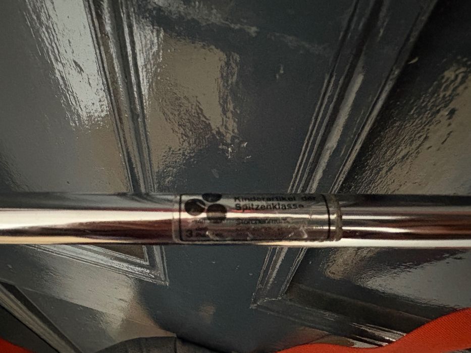 leagan bebelus  balansoar agatat in tocul usii vechi Germania de Vest