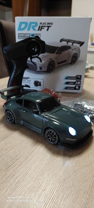 Mașină racing 4×4 cu telecomandă și acumulator, leduri, roti de schimb