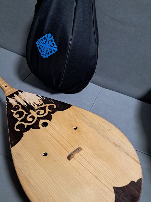 Казахская домбыра с чехлом