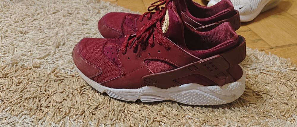 Nike huarache red