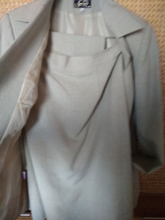 Класическо синьо. Дамски костюм с пола и два панталона