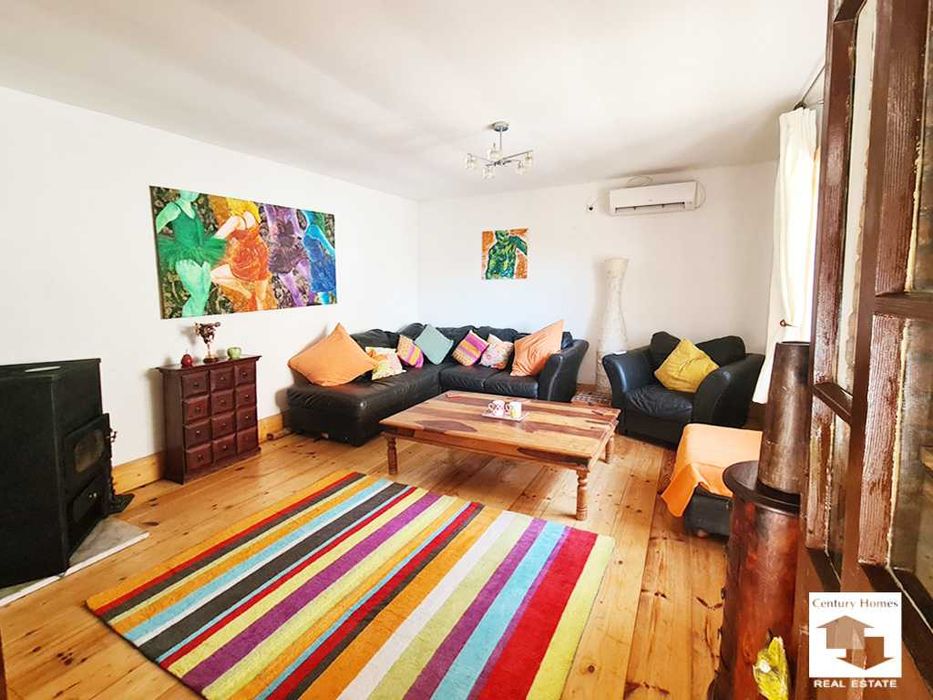 205017 Реновирана къща с голям двор в с. Градище