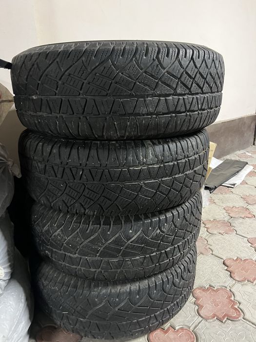 Продам зимнюю резину 265.   65 17 MICHELIN