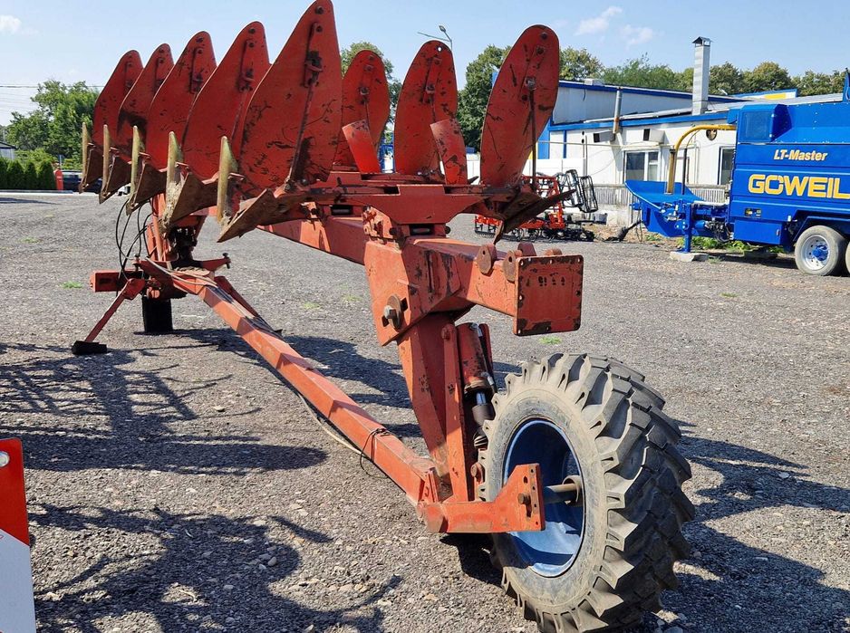 Plug reversibil purtat/hidraulic Massey Ferguson.