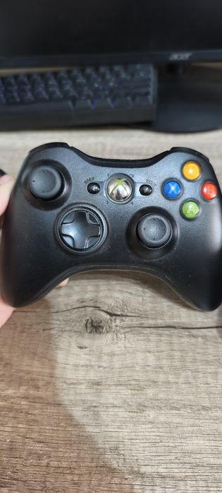 Vand XBOX 360 E cu 10 jocuri
