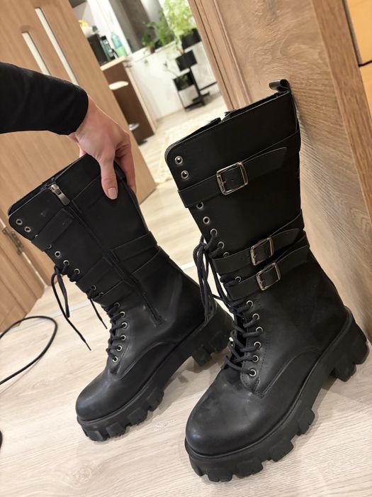 Два чифта боти тип кубинки