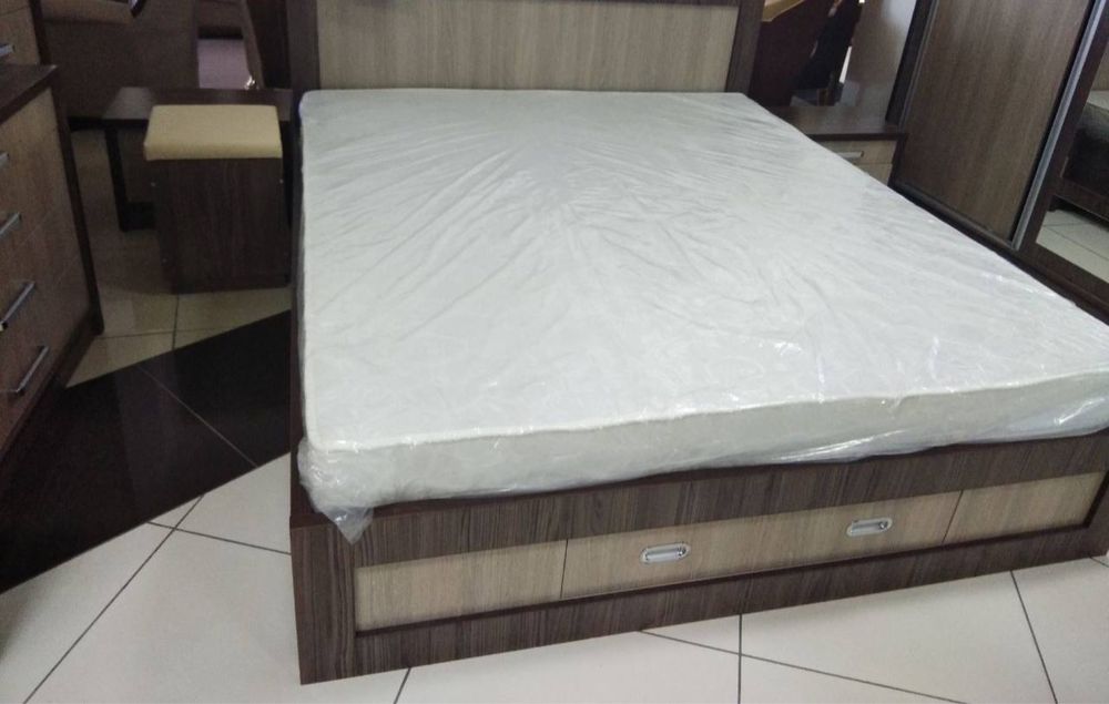 Спальный гарнитур