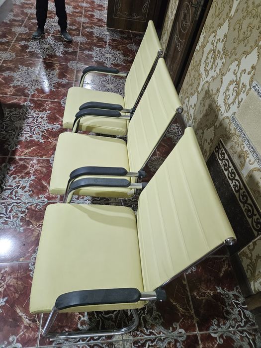 Офисные стулья 32 шт