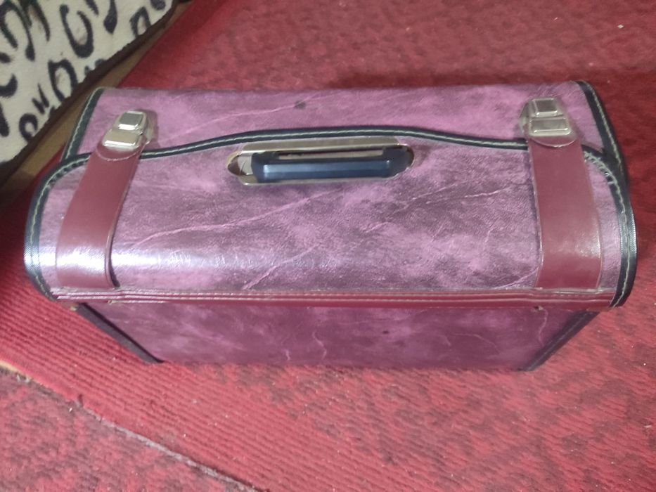 Продам швейную машинку.