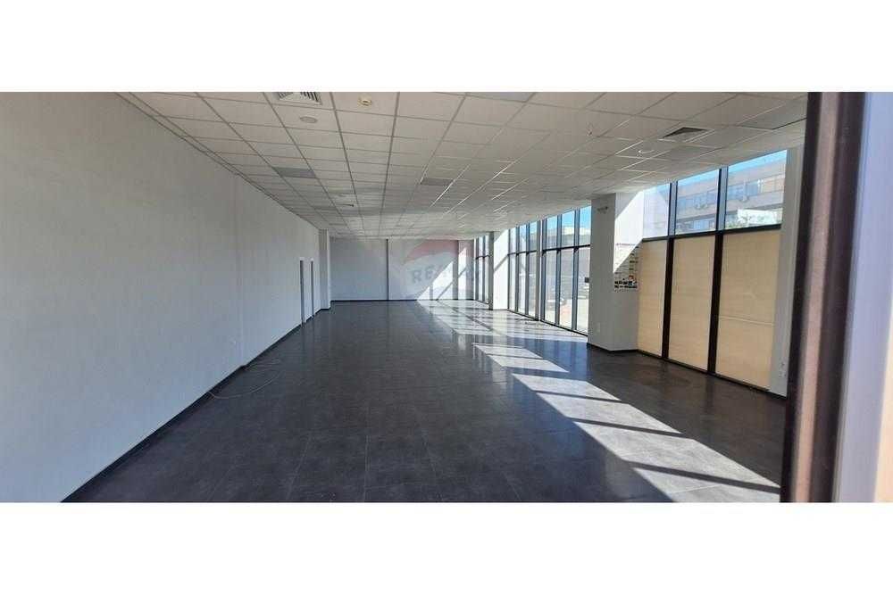 Дава се под наем Магазин в Пловдив, Тракия - 223 кв.м за 3755 € - Снимка #4