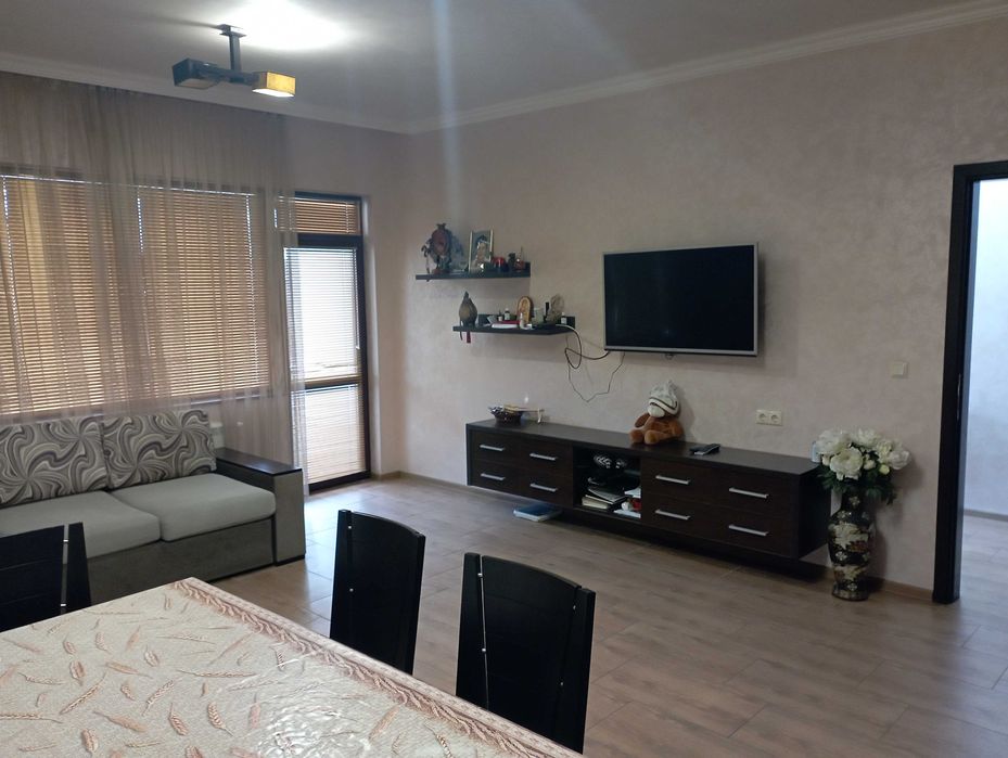 Дава се под наем Къща в Варна, Цветен квартал - 140 кв.м за 1200 € - Снимка #11