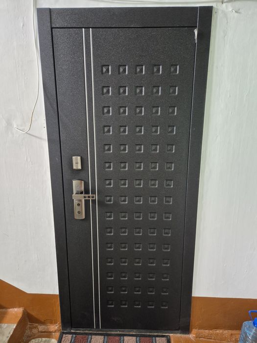 Дверь входная правая