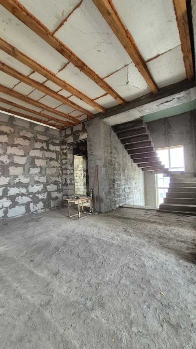 Прекрасный недострпоенный дом