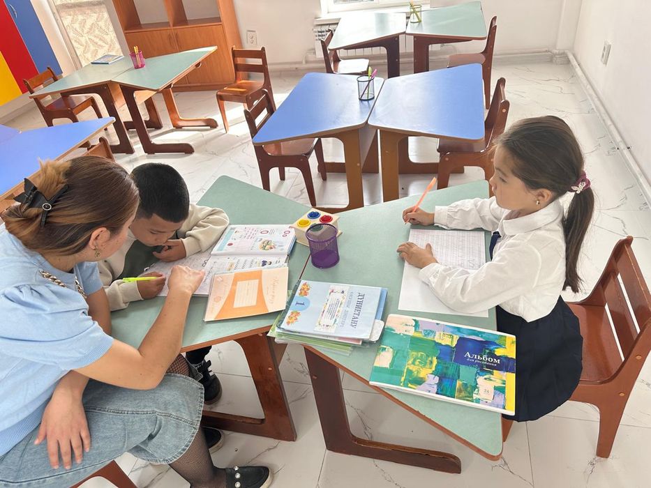 Шкафы, столы,стулья