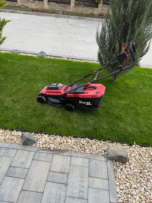 Mașină de tuns iarba Skil 0130 CA
