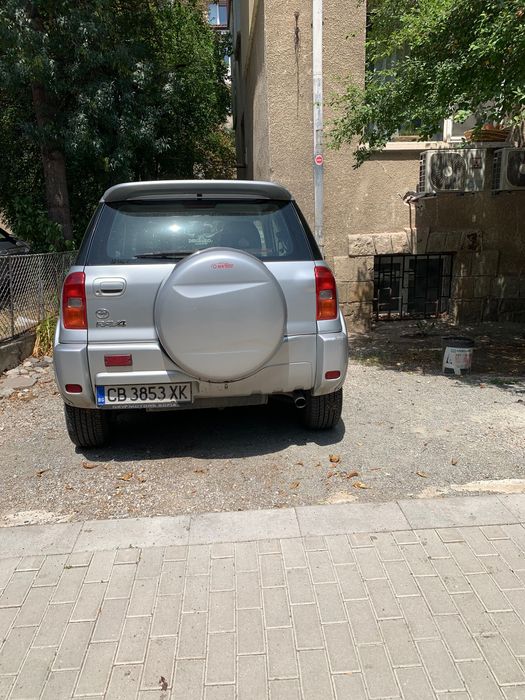 Продавам Тойота Rav4