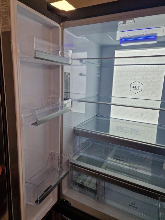 Хладилнис с фризер Haier A++ 70 см Нов