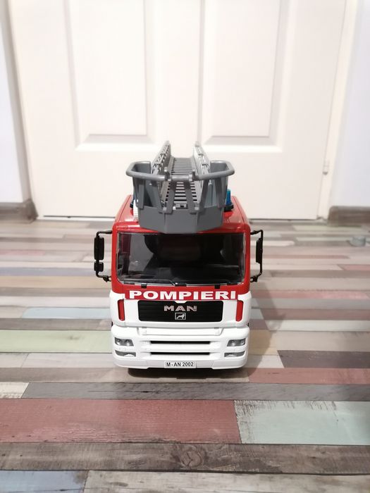 Mașina de pompieri Bruder Man