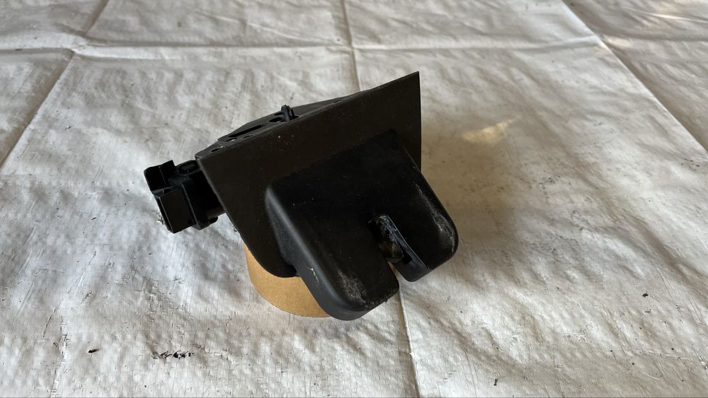 Заключващ механизъм на багажник Audi A3 8P (2006-2012)