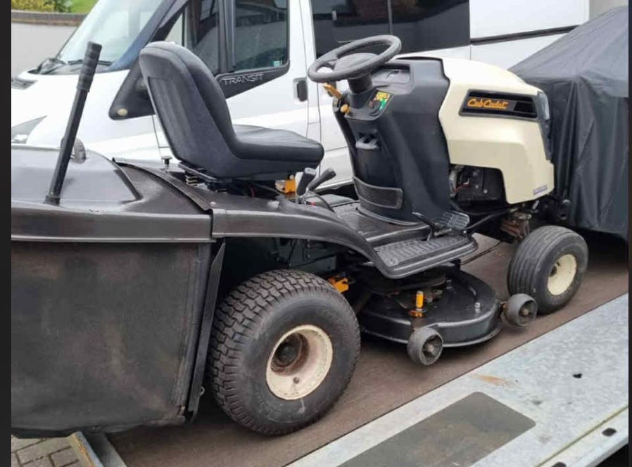 Vand doua tractoare de tuns iarba mai multe detalii in privat