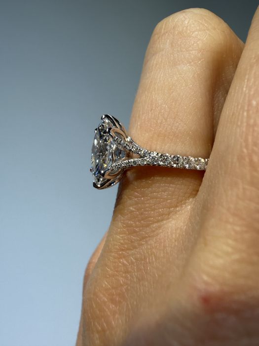 Inel de logodna aur 10K si moissanite