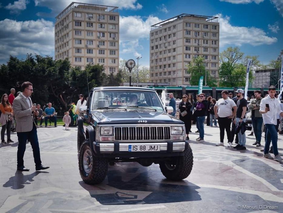 Jeep Comanche Jeep Comanche Laredo 4.0 4x4 (NP242 Full-Time) – Long Bed