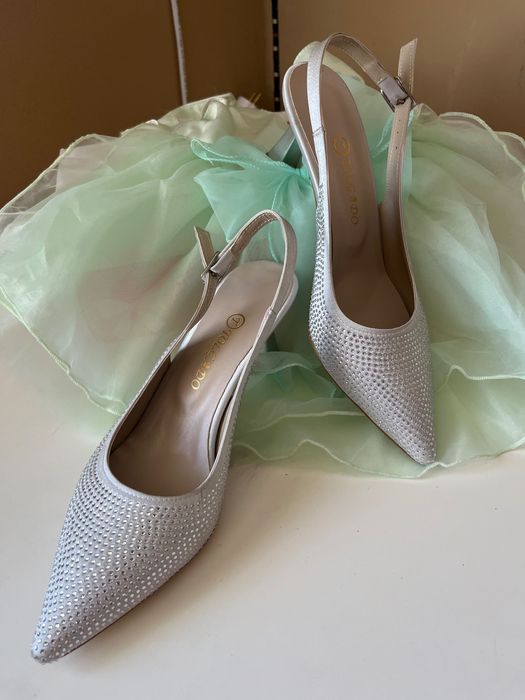 Официални обувки със сребърни камъни