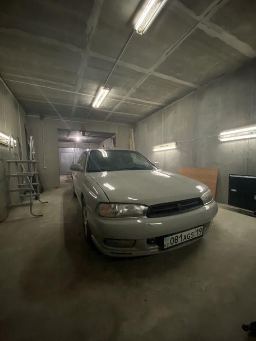 Субару легаси.