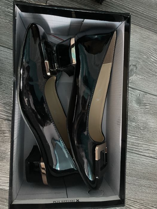 Лачени обувки 38 номер