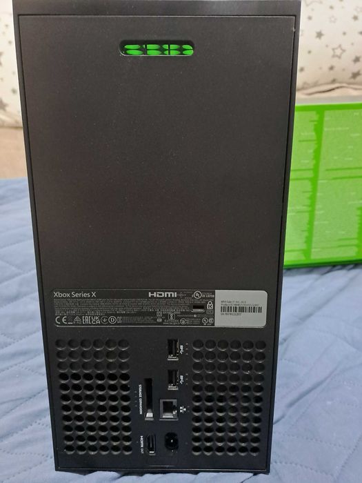 Consola XBOX Series X 1 TB cu 2 controllere si 5 CD uri cu jocuri si statie incarcare