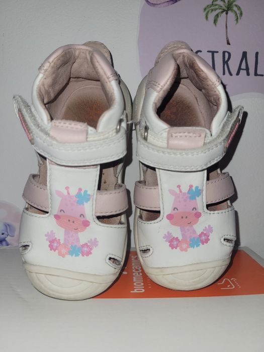 Vand sandale BIOMECANICS pentru fetite , masurile 22 si 20