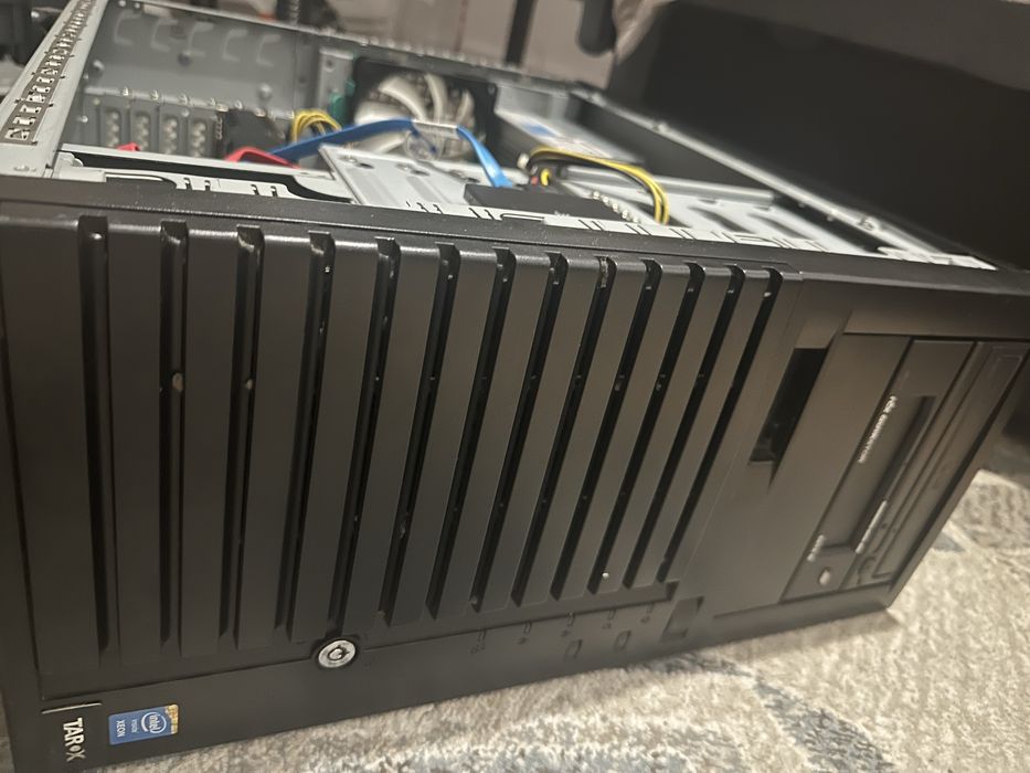 Unitate PC ideala Server/Nas de date Intel Xeon 16GB