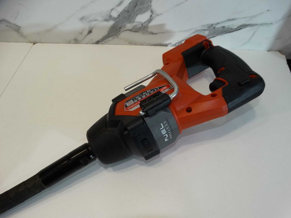 2024 - Milwaukee M18 FCVN12 - Акумулаторен вибратор за бетон