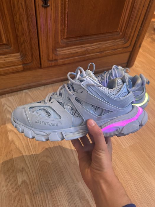 Balenciaga track led